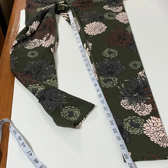 JoyLab Olive and Brown and White Floral Activewear Two Piece Set. Size XL. - Picture 5 of 8